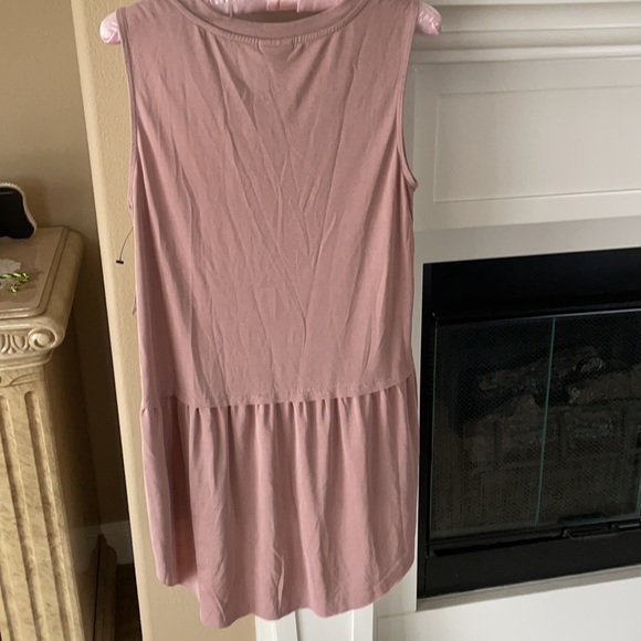 - Mote sleeveless top. - Picture 5 of 12